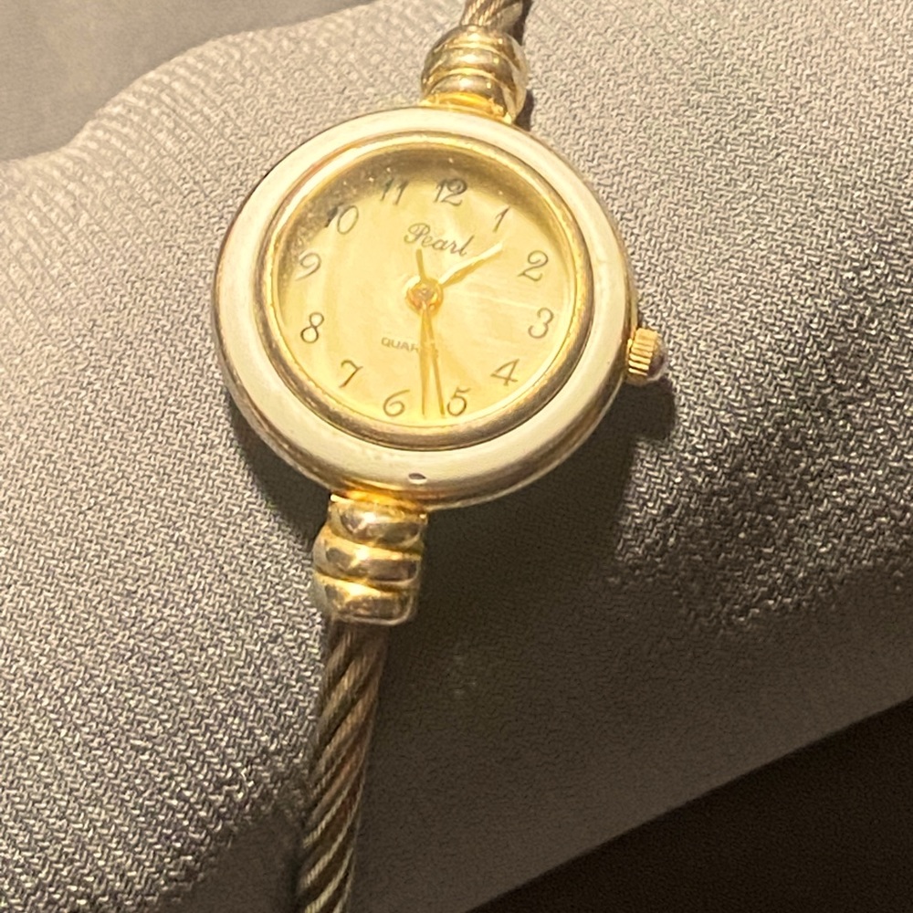 VINTAGE PEARL BRACELET TIMEPIECE